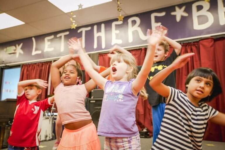 Kids performing on stage. Drool of Rock: Pre-K prep with daily music & arts in Cockeysville & Owings Mills, MD. Equip kids for success & a rockin' preschool experience!