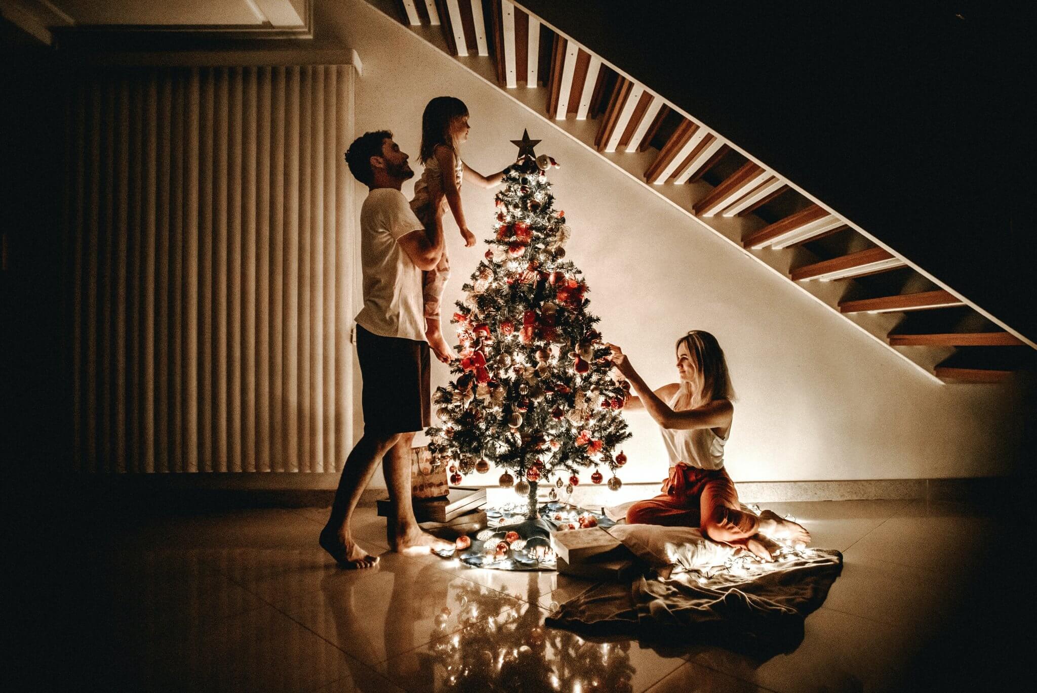 10 Affordable Holiday Activities for the Whole Family